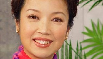基本资料 姓名:黄薇 性别:女 语种:中文 现居住地:北京 毕业学校