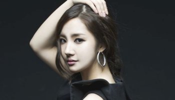 英(park min young 朝鲜语:),1986年3月4日出生于韩国首尔,韩国女演员