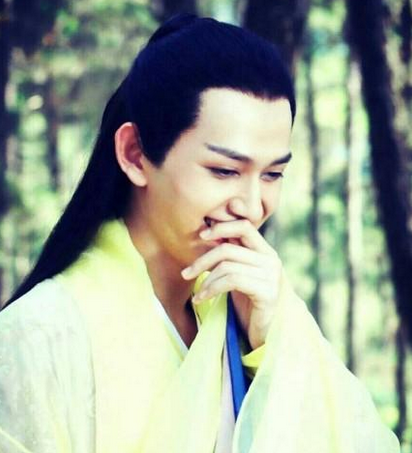 张馨予激吻视频一出,为什么网友都在心疼坐在