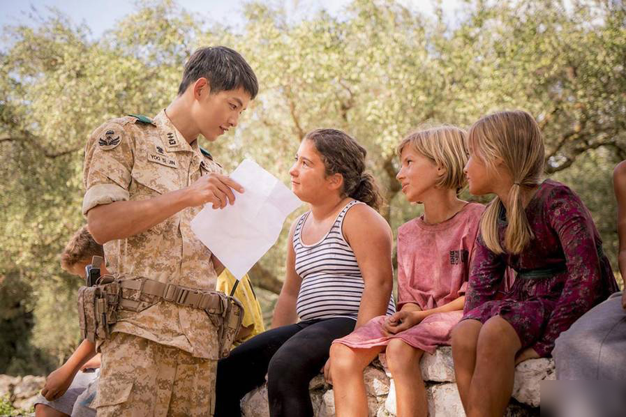 《太阳的后裔》宋慧乔遭绑架 眼神恐惧演技爆